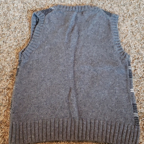 Gap Sweater Vest and Oxford Shirt - Picture 8 of 9